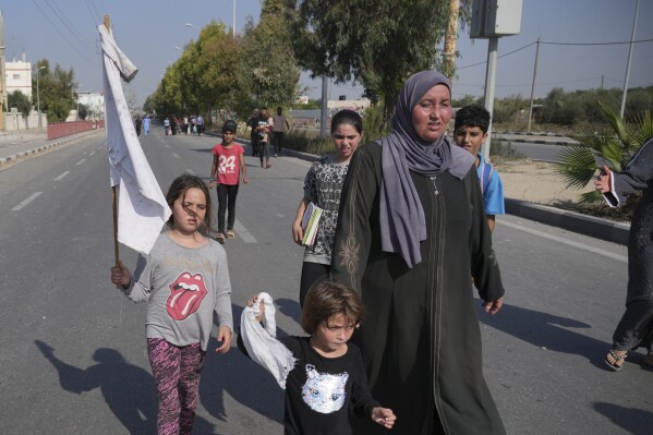 Palestinians flee the southern Gaza Strip on Salah al-Din street in Bureij on Sunday, Nov. 5, 2023. (AP Photo/Hatem Moussa)